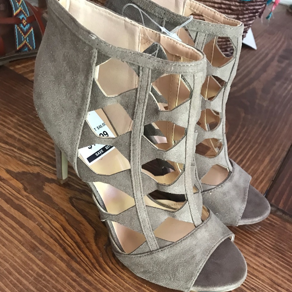Size 8 brand new never worn